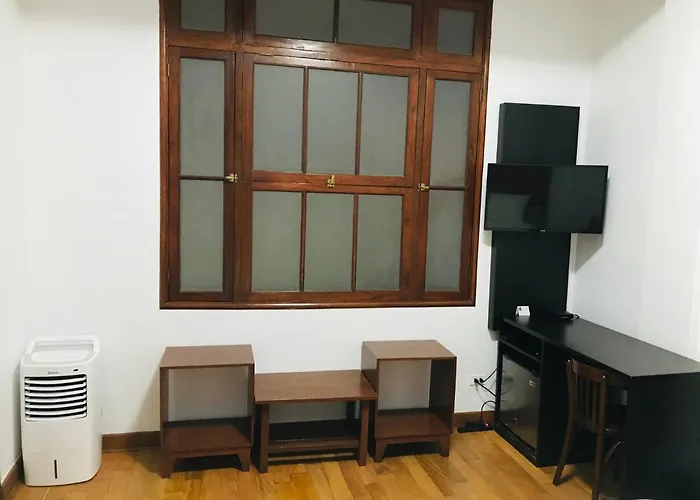 Larq\'A Park Rooms